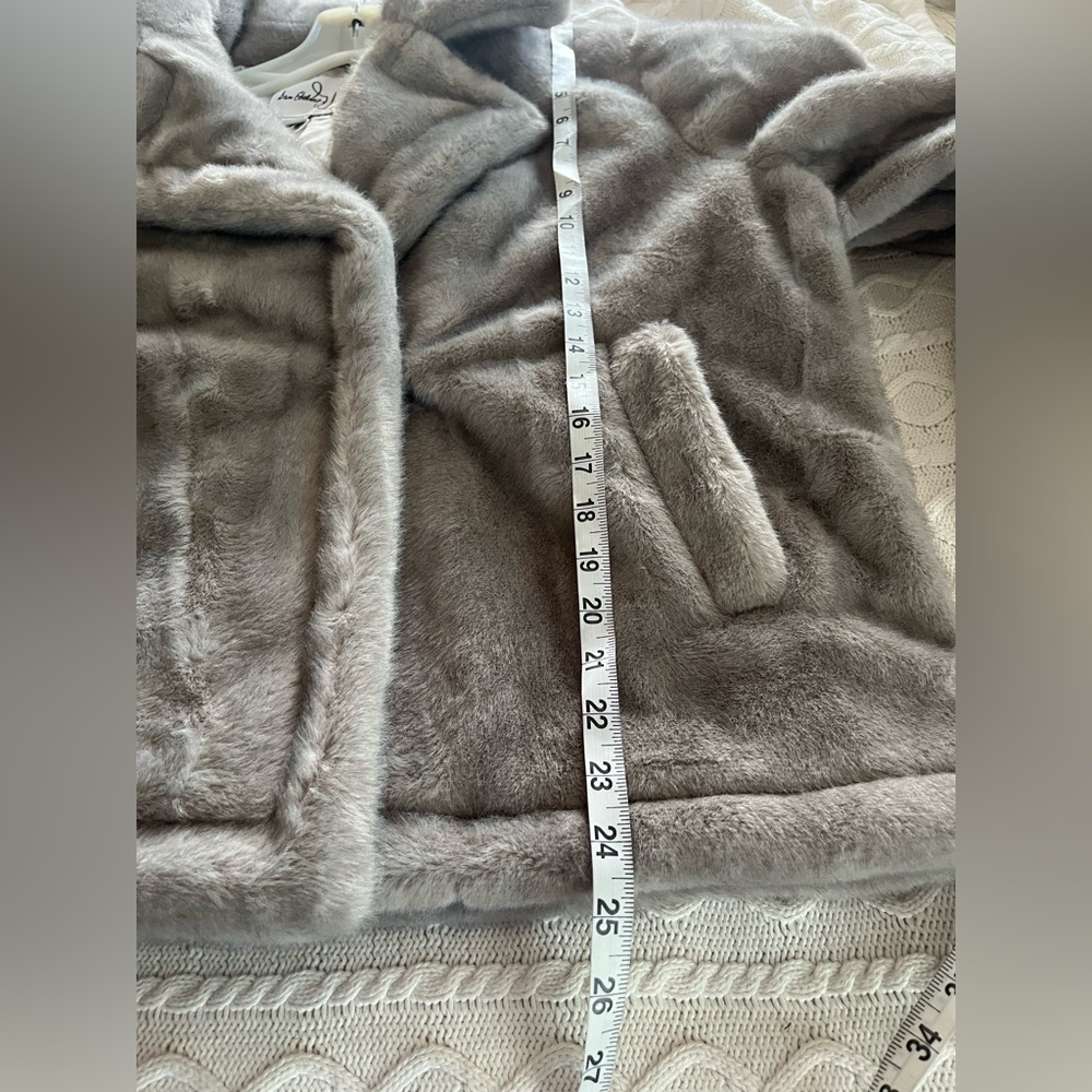 New! Sam Edelman Notched Lapel Women's Gray Faux Fur Coat Size XL - Picture 9 of 15